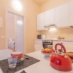 Apartman Simar Nearby Sg Train Station By Rent Como