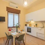 Simar Nearby Sg Train Station By Rent *