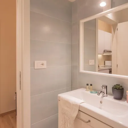 Simar Nearby Sg Train Station By Rent Daire Como