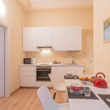 Simar Nearby Sg Train Station By Rent Como