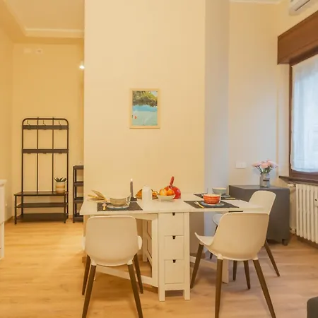 Simar Nearby Sg Train Station By Rent *