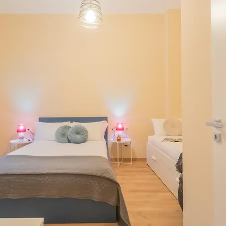 Simar Nearby Sg Train Station By Rent * Como