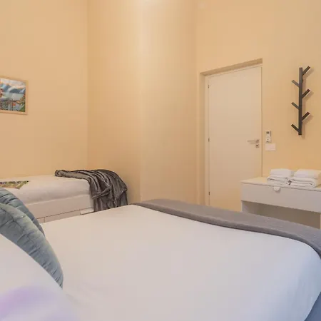 Simar Nearby Sg Train Station By Rent Daire