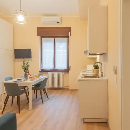 Simar Nearby Sg Train Station By Rent Como