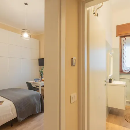 Simar Nearby Sg Train Station By Rent