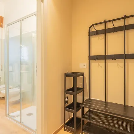 Simar Nearby Sg Train Station By Rent *