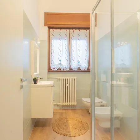 Simar Nearby Sg Train Station By Rent Como