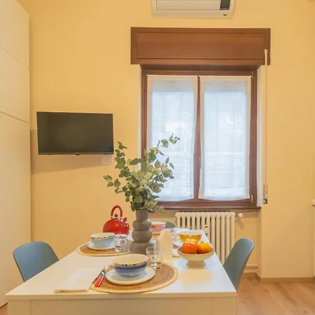 Simar Nearby Sg Train Station By Rent Como