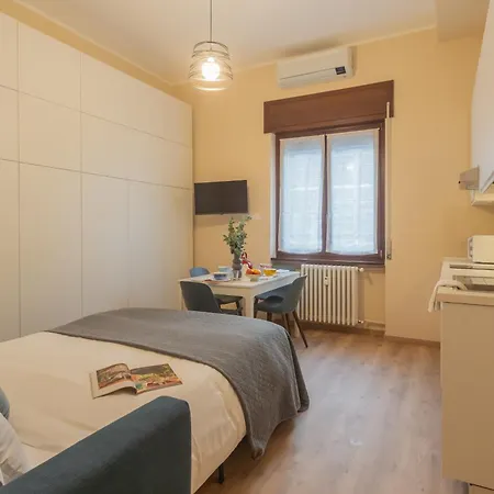 Simar Nearby Sg Train Station By Rent