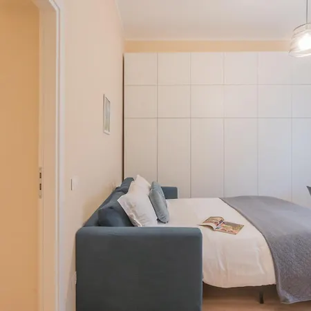 Simar Nearby Sg Train Station By Rent Daire Como