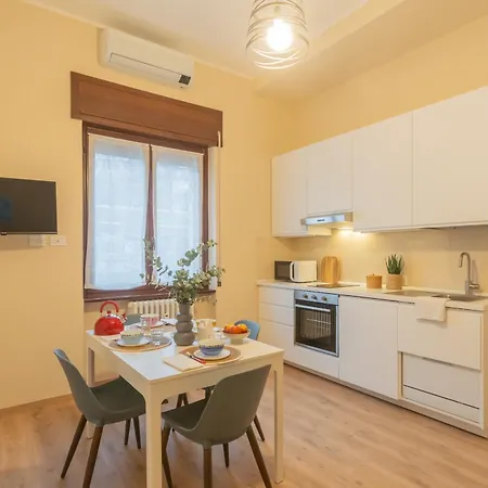Simar Nearby Sg Train Station By Rent *