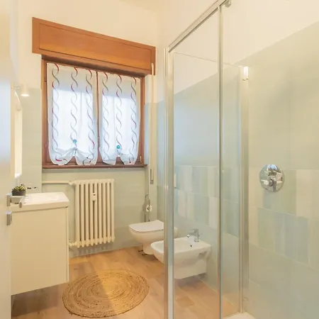 Simar Nearby Sg Train Station By Rent *